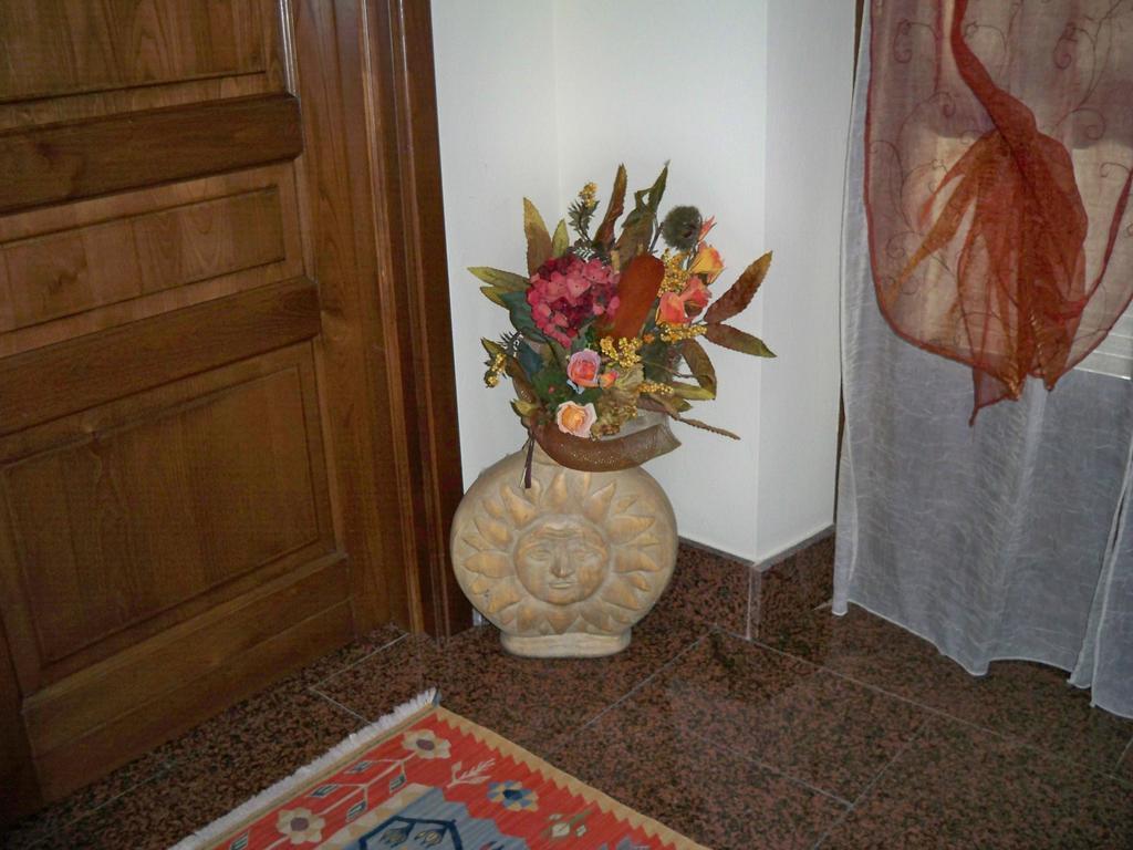 Cascina La Corte Bed & Breakfast Neive Room photo