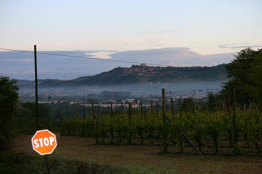 Cascina La Corte Bed & Breakfast Neive Exterior photo